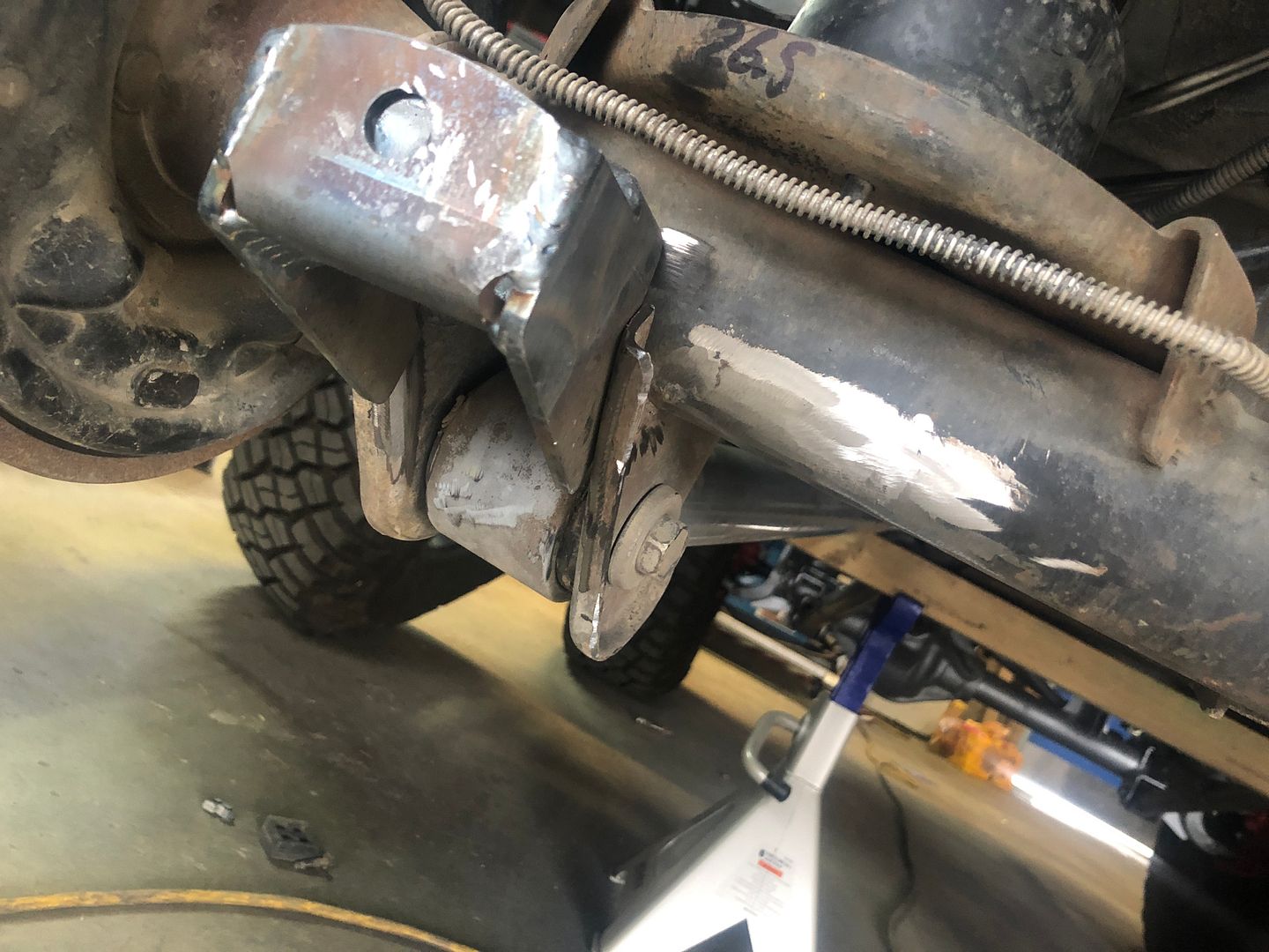 TJ rear shock outboard